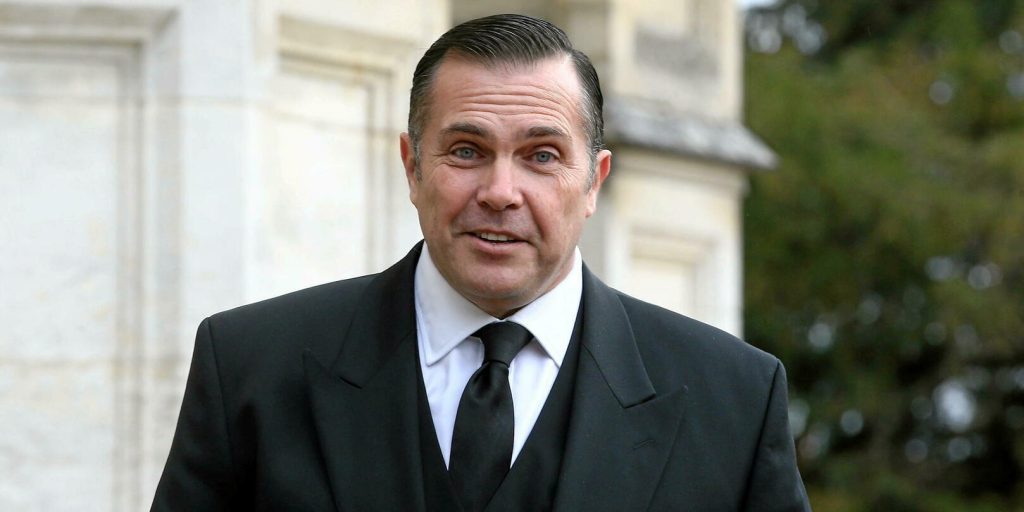 « Un incendiaire, dangereux pour la démocratie » : le duc d’Anjou se paie Jean-Luc Mélenchon