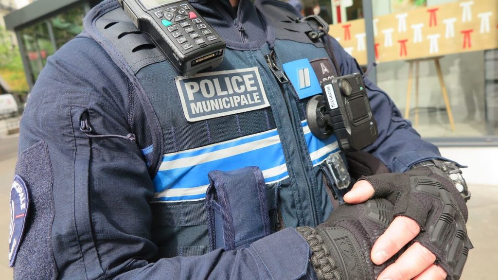 Un policier municipal de Paris outrage des policiers municipaux de Noisiel lors d’un festival de métal