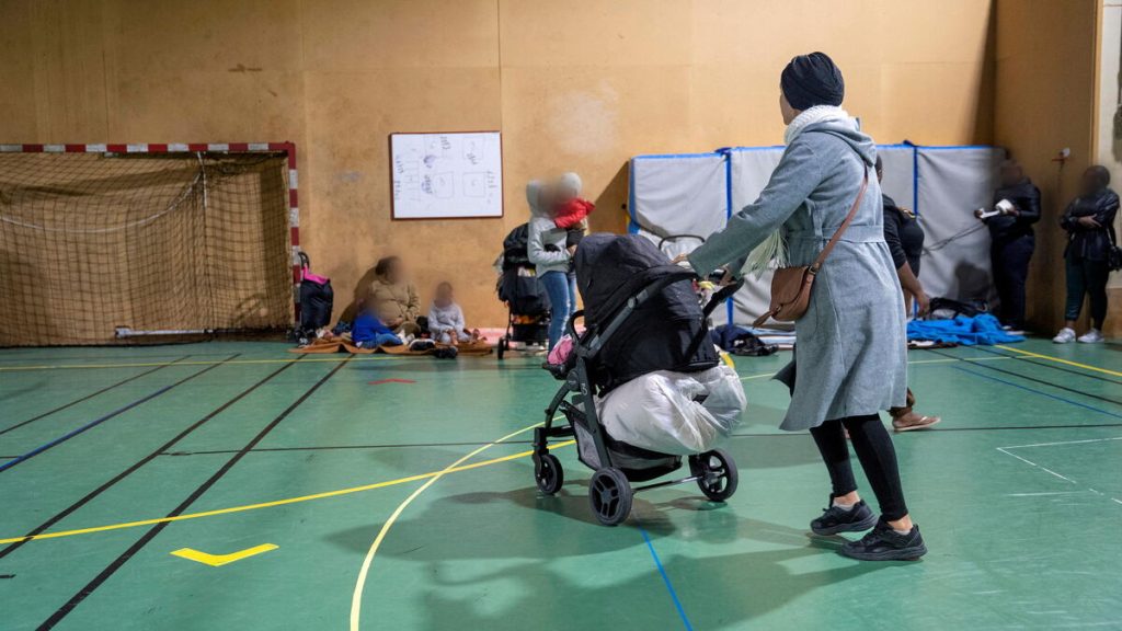 Victimes du mal-logement, des bébés SDF rivés à leurs poussettes : « À 18 mois, il ne marche pas beaucoup »