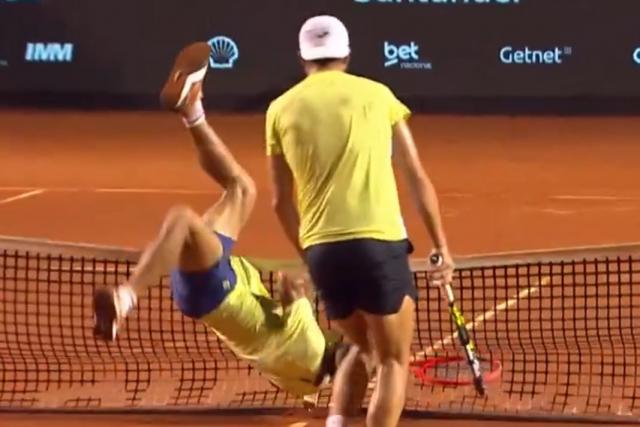 Vidéo : magnifique amortie de Müller, Comesana passe par-dessus le filet