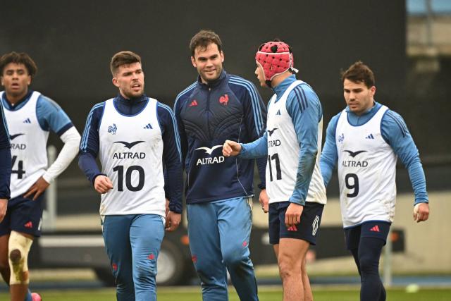 XV de France : Jalibert à l'ouverture, Penaud de retour à l'aile pour le match en Angleterre