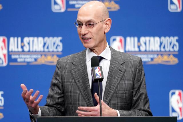 « Y en a-t-il trop aujourd'hui ? Oui » : Adam Silver, patron de la NBA, au sujet des tentatives de tirs à trois points