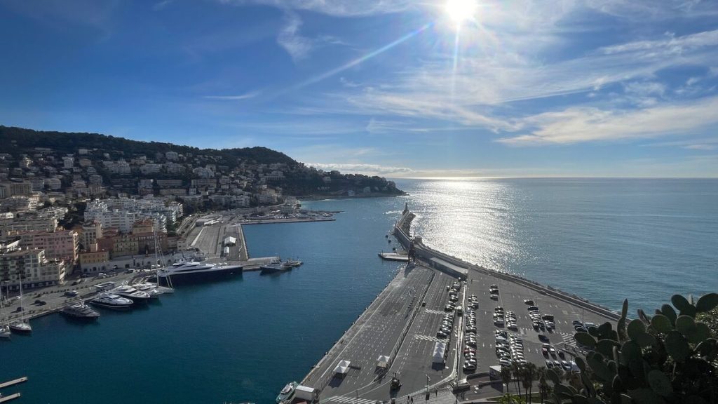 Bateaux de croisière : la métropole de Nice renonce à l’interdiction totale