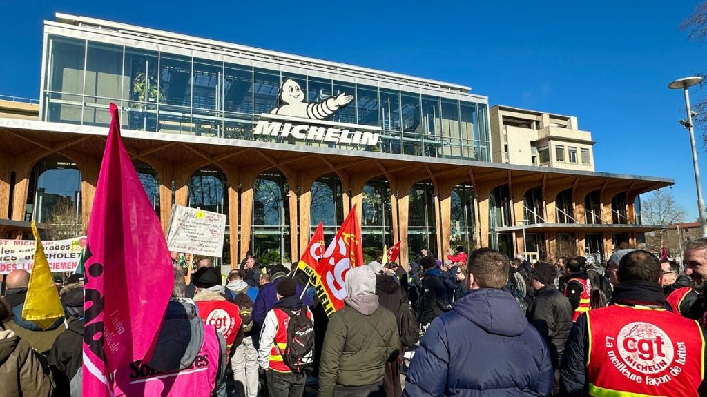 « C’est très décevant » : Michelin a présenté son plan pour les 1 254 salariés concernés par la fermeture de deux usines
