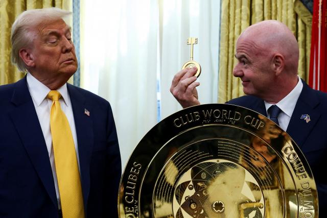 Dans le bureau de Donald Trump, Gianni Infantino « oublie » la France parmi les favoris de la Coupe du monde 2026