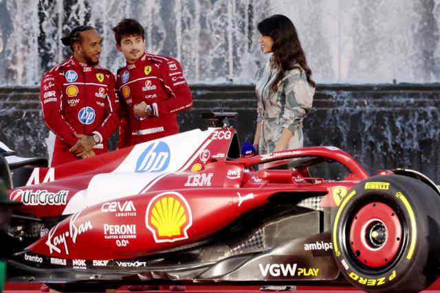 Donuts et bain de foule : Ferrari fait le plein d'énergie dans les rues de Milan avant le début de la saison