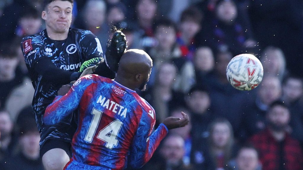 Football : Mateta est rentré chez lui après la pose de 25 points de suture sur son oreille gauche