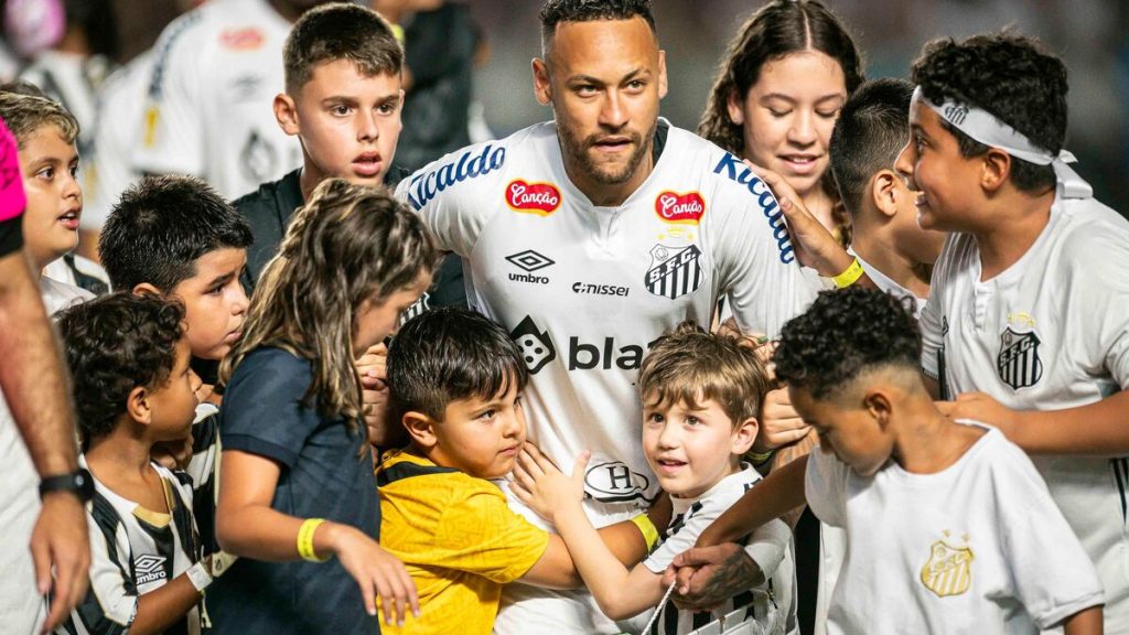 Football : la vidéo du but sur coup franc direct de Neymar pour qualifier Santos