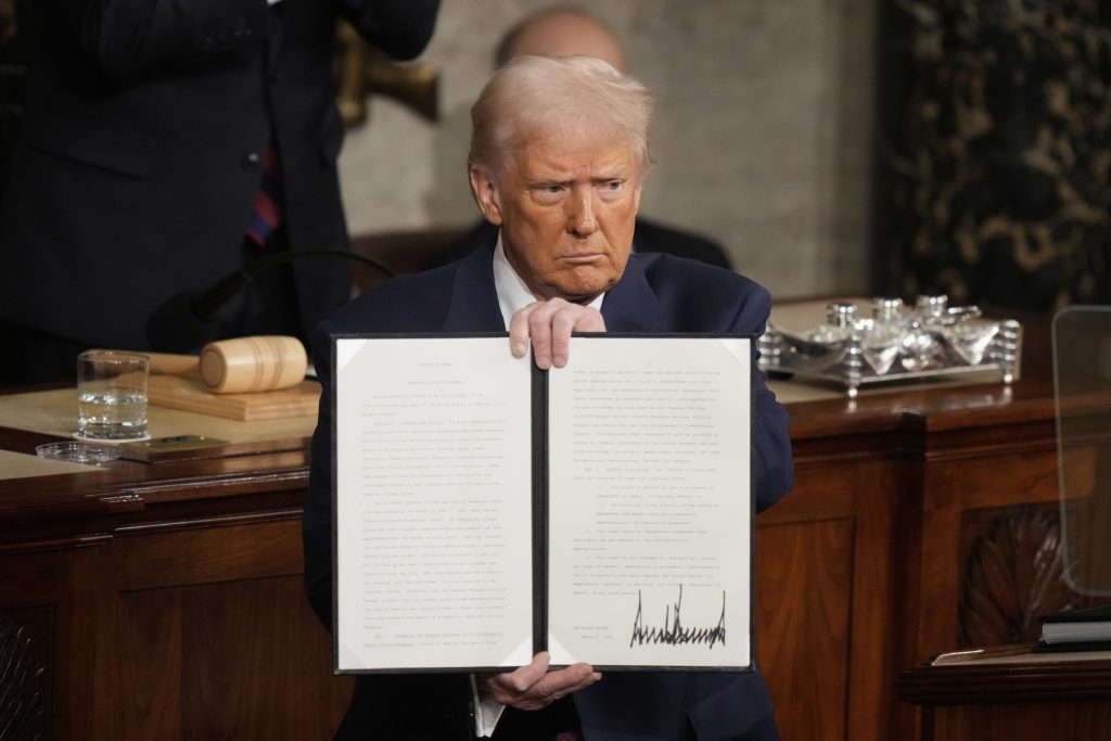 Donald Trump signs executive order