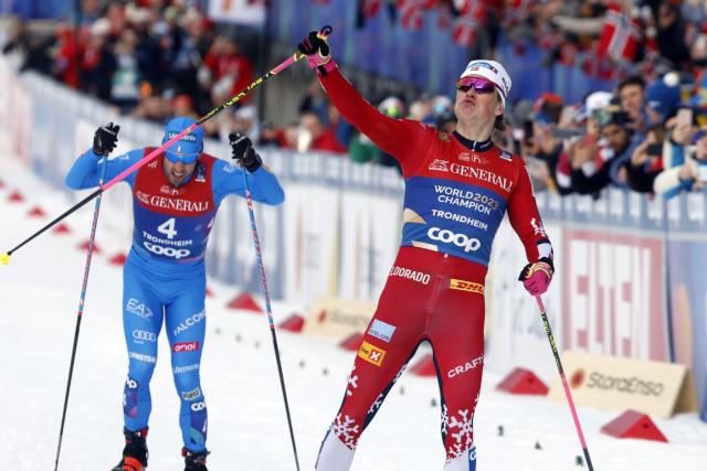 Johannes Klaebo décroche son premier titre mondial en distance sur le skiathlon à Trondheim, son 11e au total
