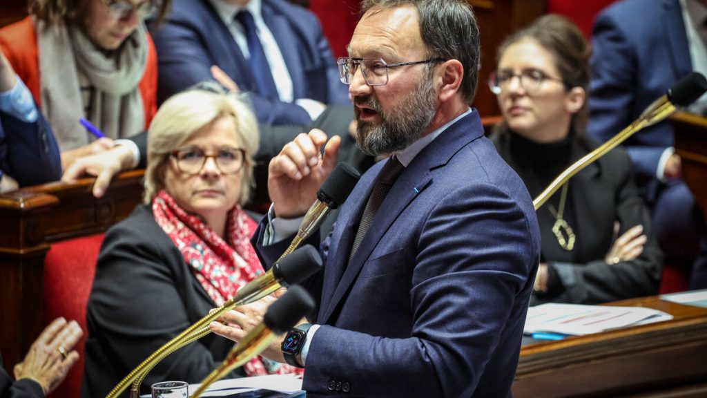 LFI à micros ouverts, le retour du leasing social, les quotas en médecine… Nos indiscrétions de la semaine