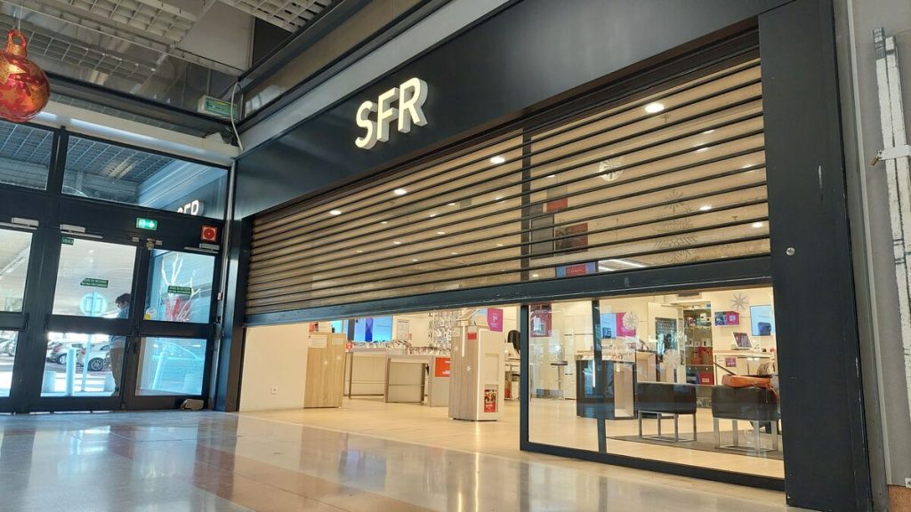 La Défense : la boutique SFR du centre commercial des Quatre-Temps braquée par deux hommes
