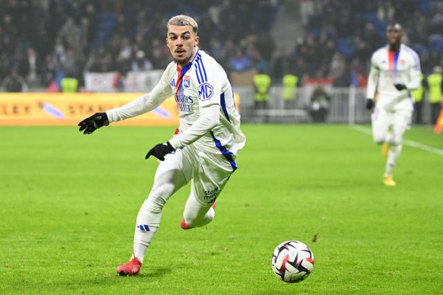 La composition de l'OL face au FCSB  : Georges Mikautadze seul en pointe, Thiago Almada sur le banc