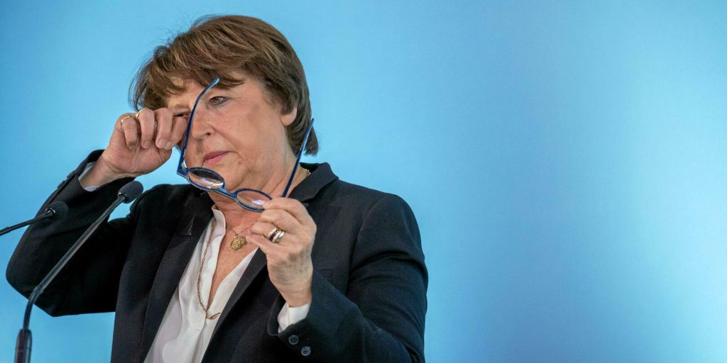 « Le temps est venu » : à Lille, Martine Aubry, très émue, annonce sa démission