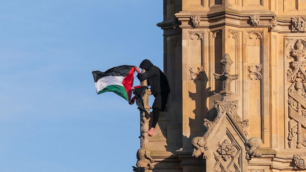 Londres : l’activiste palestinien qui a gravi Big Ben arrêté