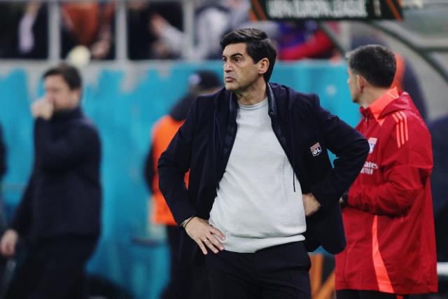 L'émotion de Paulo Fonseca au moment de la célébration à l'unisson de ses joueurs après le but de Tagliafico à Bucarest