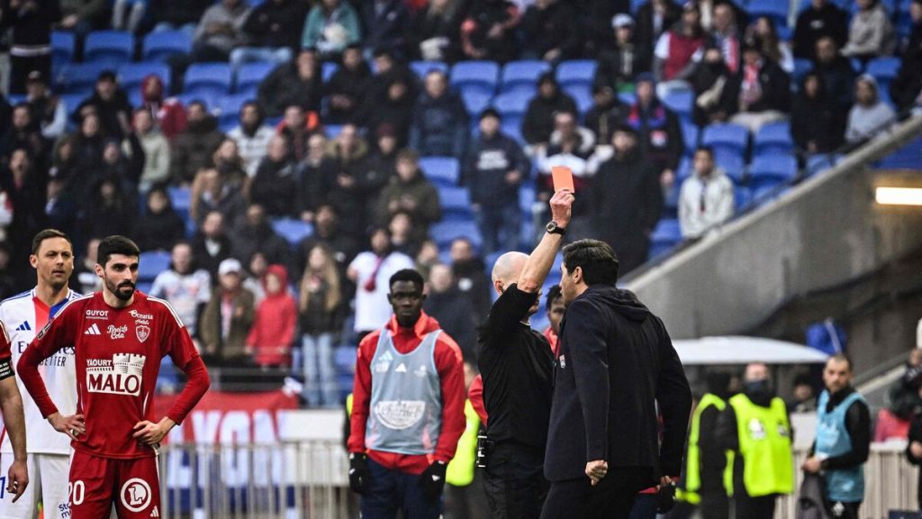 Lyon-Brest (2-1) : avec les arbitres, Paulo Fonseca entretient une longue histoire de désamour