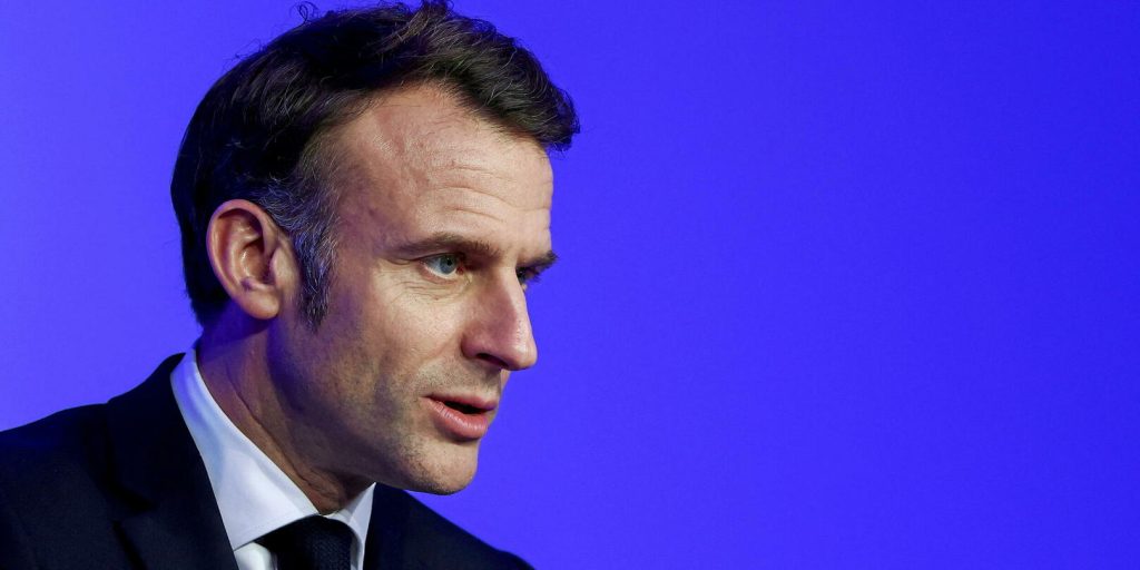 Macron appelle Trump et Zelensky « au calme, au respect, et à la reconnaissance »