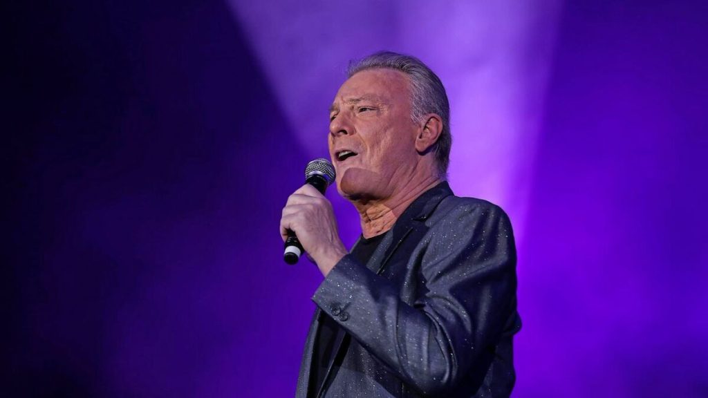 Mort du chanteur Herbert Léonard, qui « luttait contre un cancer du poumon », à 80 ans