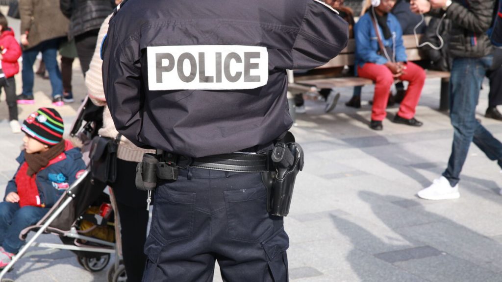 Nanterre : le placier du marché s’accroche à la voiture et finit à l’hôpital