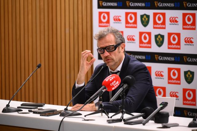 « On est en colère »  : Fabien Galthié fulmine après les blessures d'Antoine Dupont et de Pierre-Louis Barassi contre l'Irlande