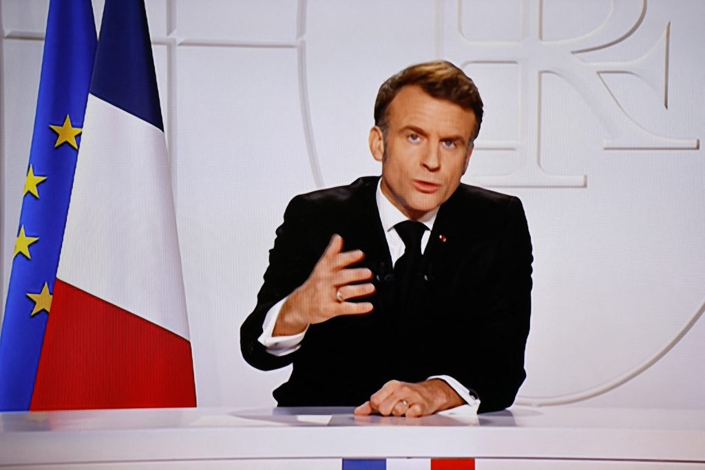 Macron gives France TV address on Ukraine