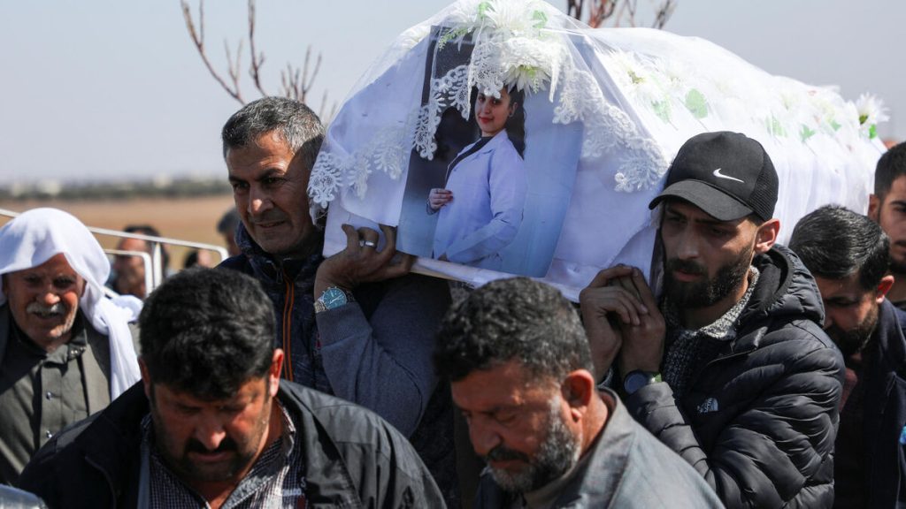 Syrie : ce que l’on sait des violences communautaires qui auraient fait des centaines de morts en trois jours