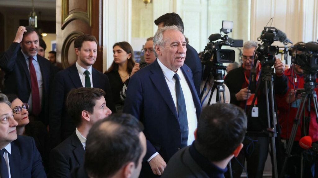 Tensions avec la Russie : Bayrou affirme la « priorité » budgétaire à la défense, « sans rien abandonner du modèle social » français