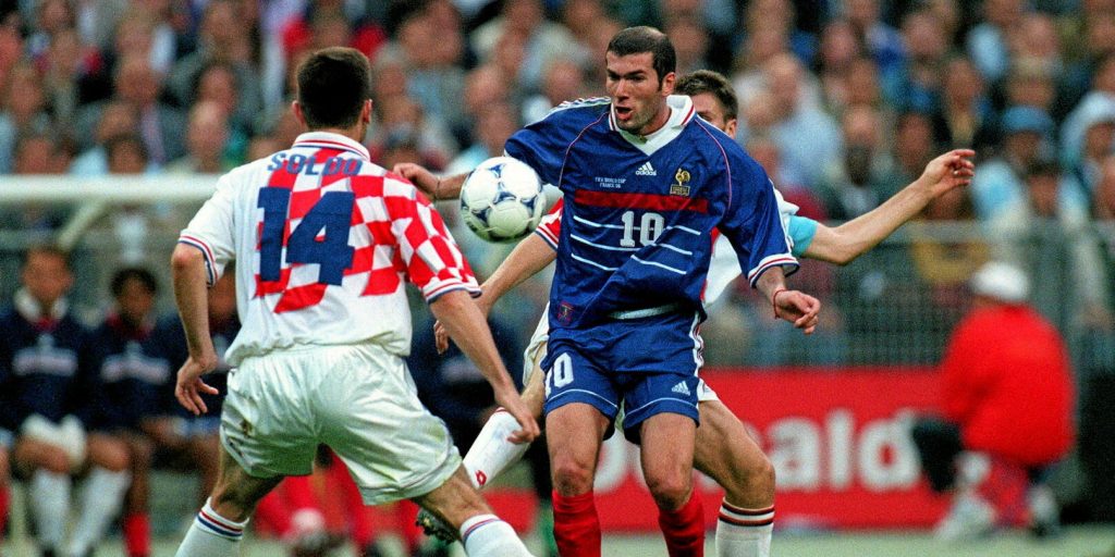 Un maillot de Zidane en 1998 vendu à prix d’or aux enchères ?